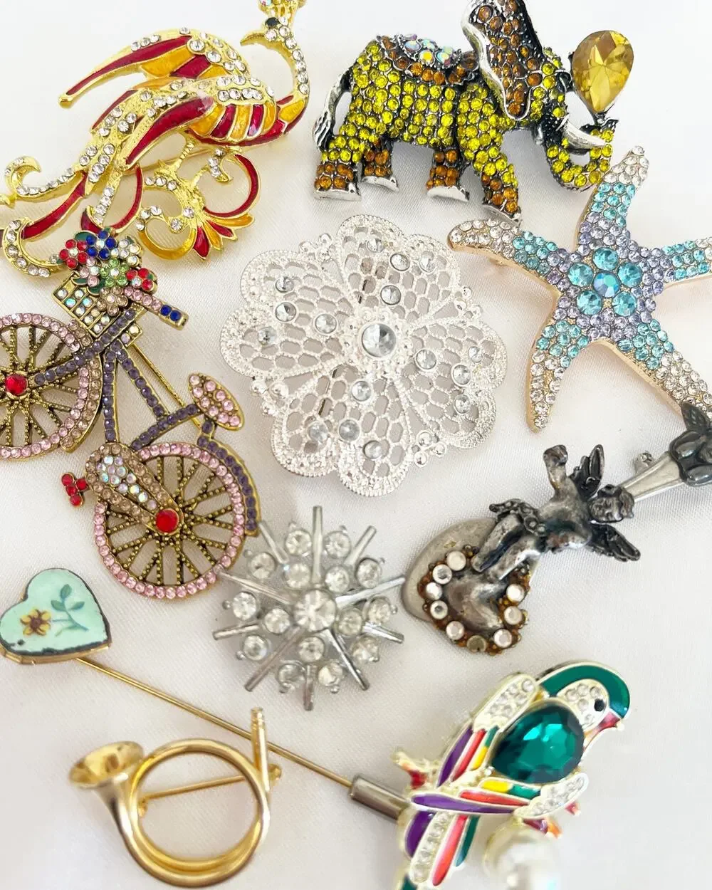 JEWELRY 10 BROOCHES Elephant Bicycle Spoon French Horn Starfish Crystal Gold Ge